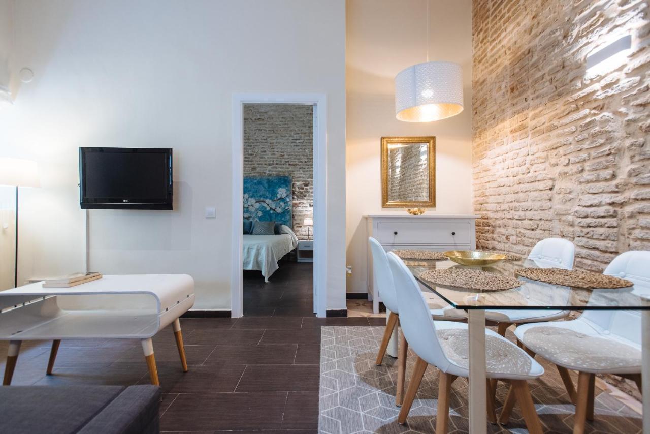 Cozy Apartment In House-Palace With Private Patio Seville Luaran gambar
